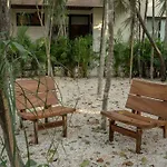Private Pool & Terrace - Sleeps 4 Near The Beach - B104